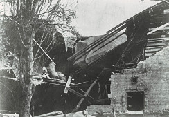 Bollenschuur Heemskerk na bominslag 11 mei 1940